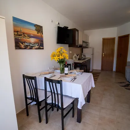 Appartement By The Sea - 24755 Vir